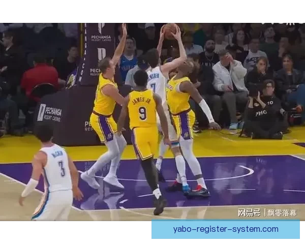 湖人首节崩盘惨输23分遭雷霆碾压里夫斯受伤离场引发担忧